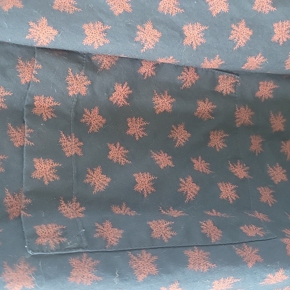 ROWM Blue and‎ Red Snowflakes Button Down Men's Shirt 2XT - Picture 3 of 9